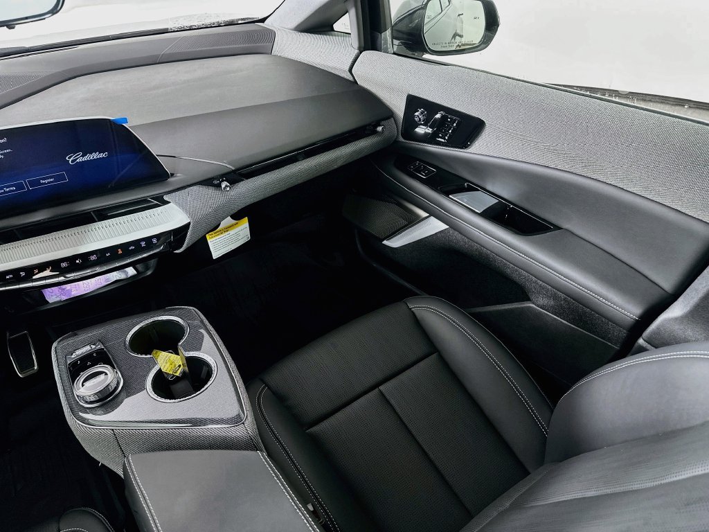 New 2027 Cadillac Optiq Premium Luxury w/ LPO, Floor Liner Package AWD/4WD image 29