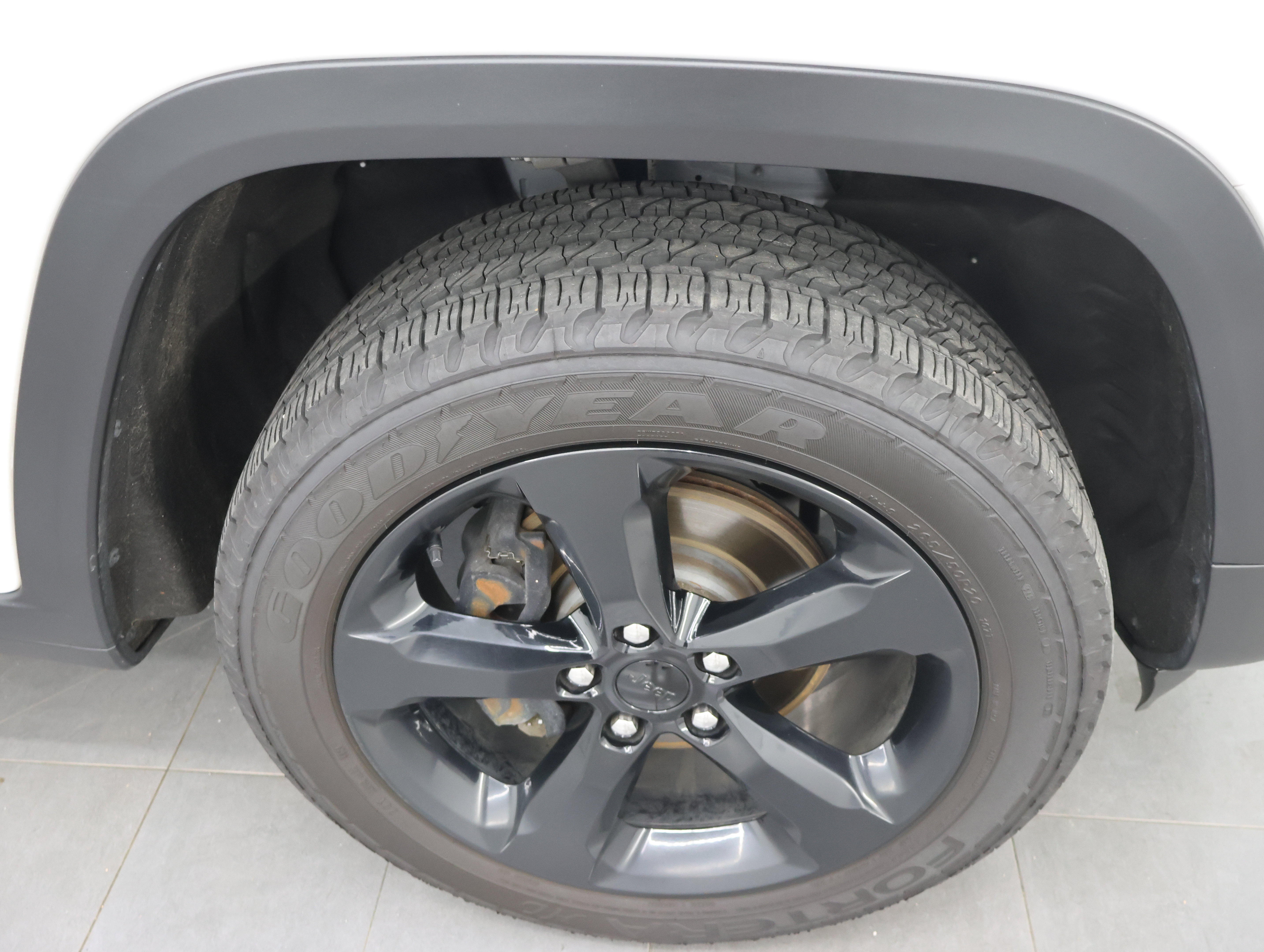 Used 2023 Jeep Grand Cherokee Altitude AWD/4WD image 3