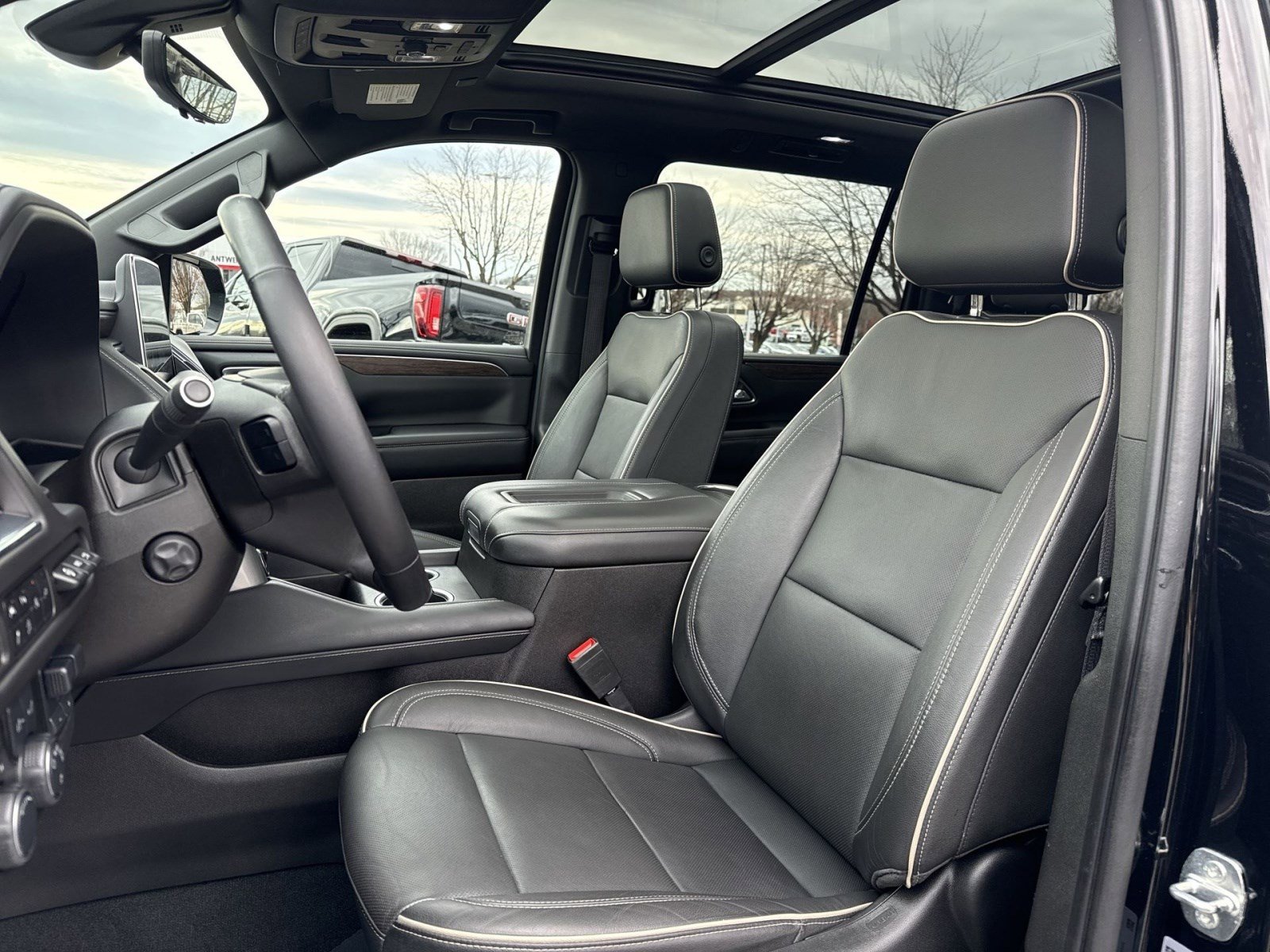 Used 2021 Chevrolet Suburban Premier w/ Premium Package image 13