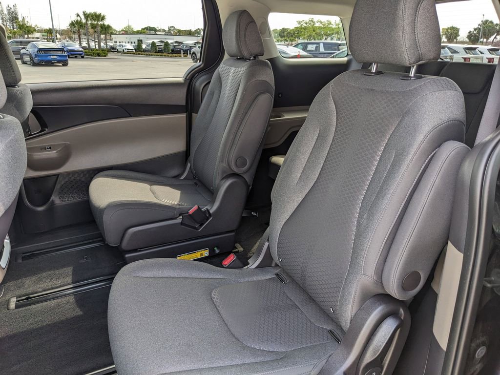 Certified 2026 Kia Carnival LX FWD image 18