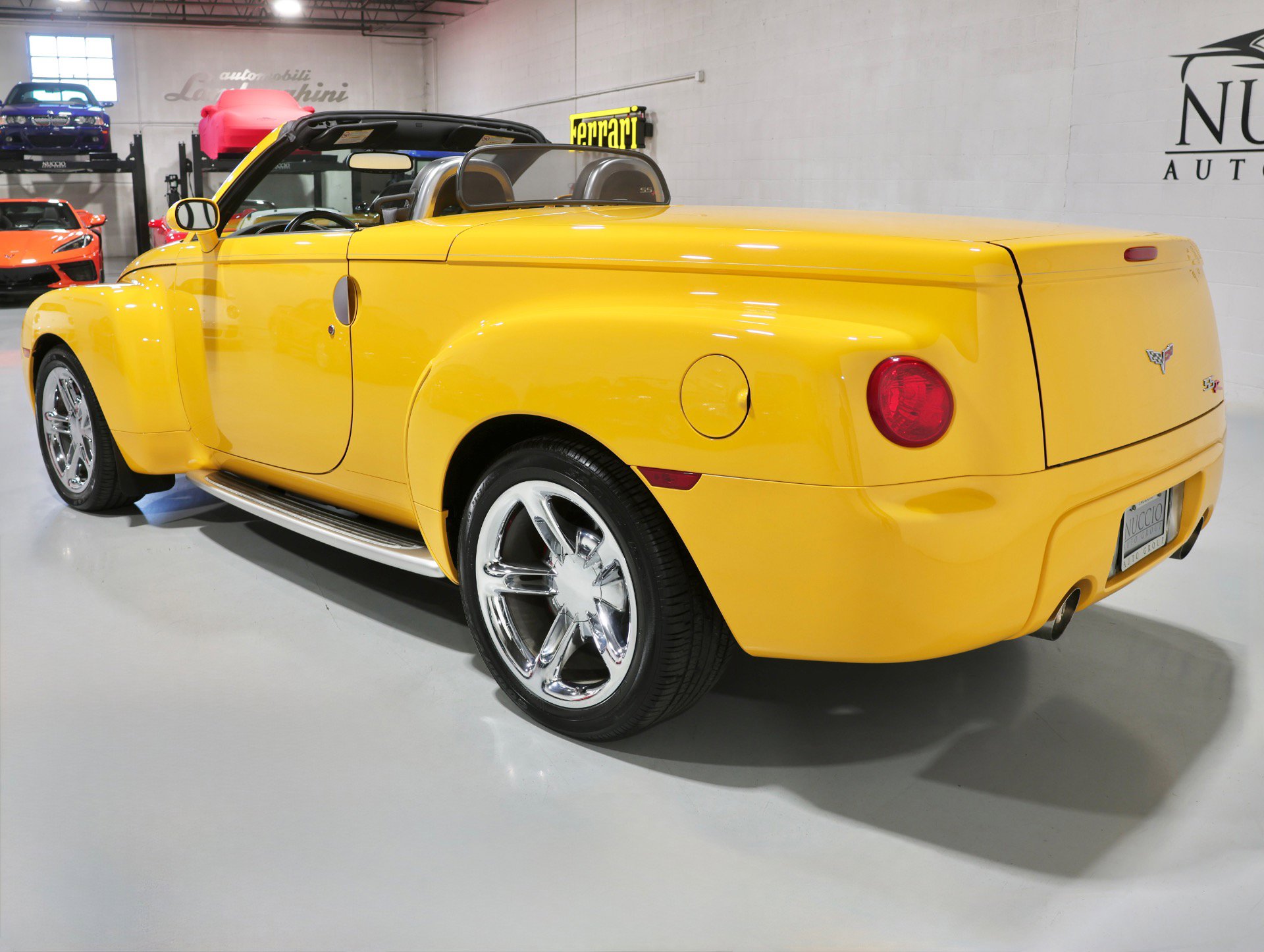Used 2005 Chevrolet SSR 6 Speed Manual - Only 12K Mile w/ Preferred Equipment Group image 33