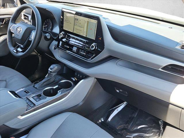Used 2021 Toyota Highlander Platinum FWD image 30
