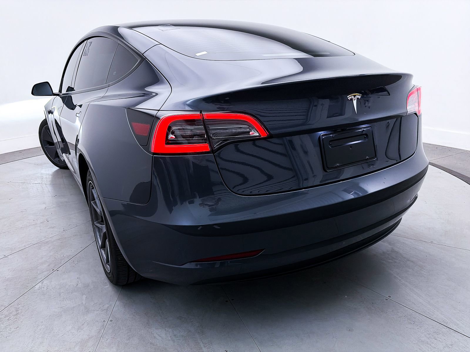 Used 2023 Tesla Model 3 Standard Range image 8