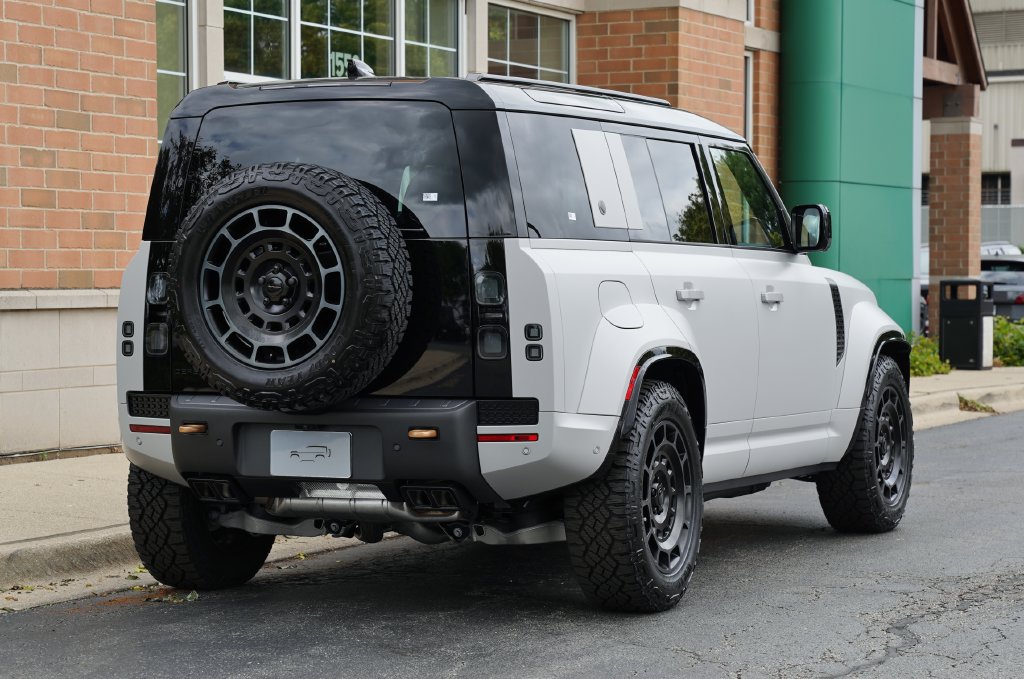 Used 2026 Land Rover Defender 110 OCTA AWD/4WD image 6