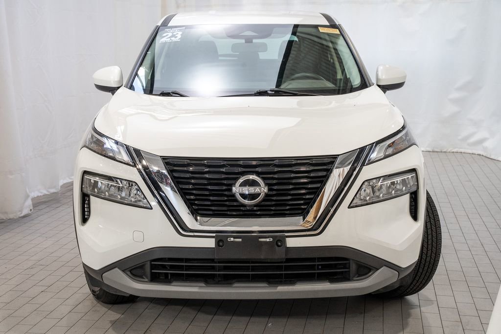 Used 2023 Nissan Rogue SV image 3