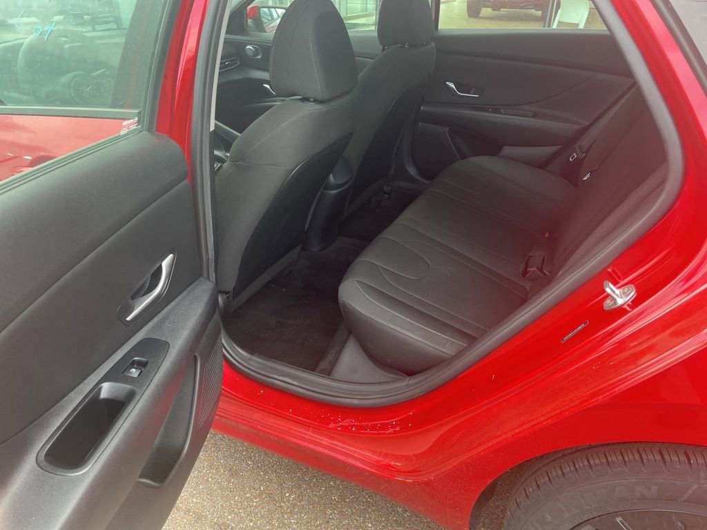 Used 2023 Hyundai Elantra SEL image 17