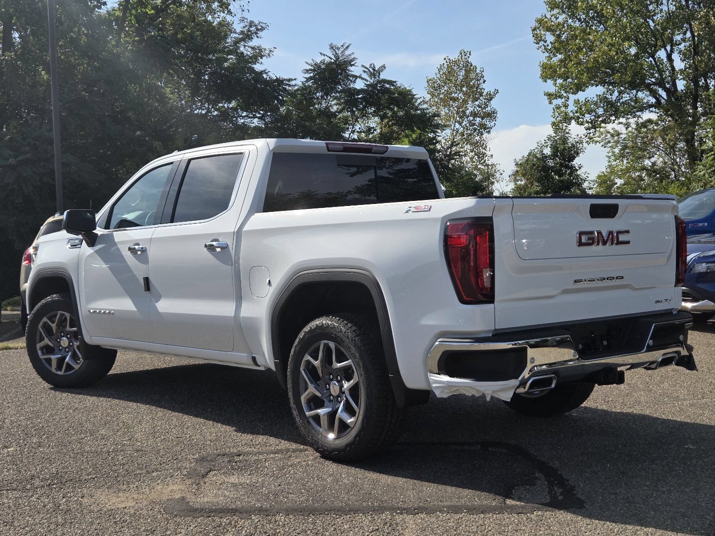 New 2026 GMC Sierra 1500 SLT AWD/4WD image 16