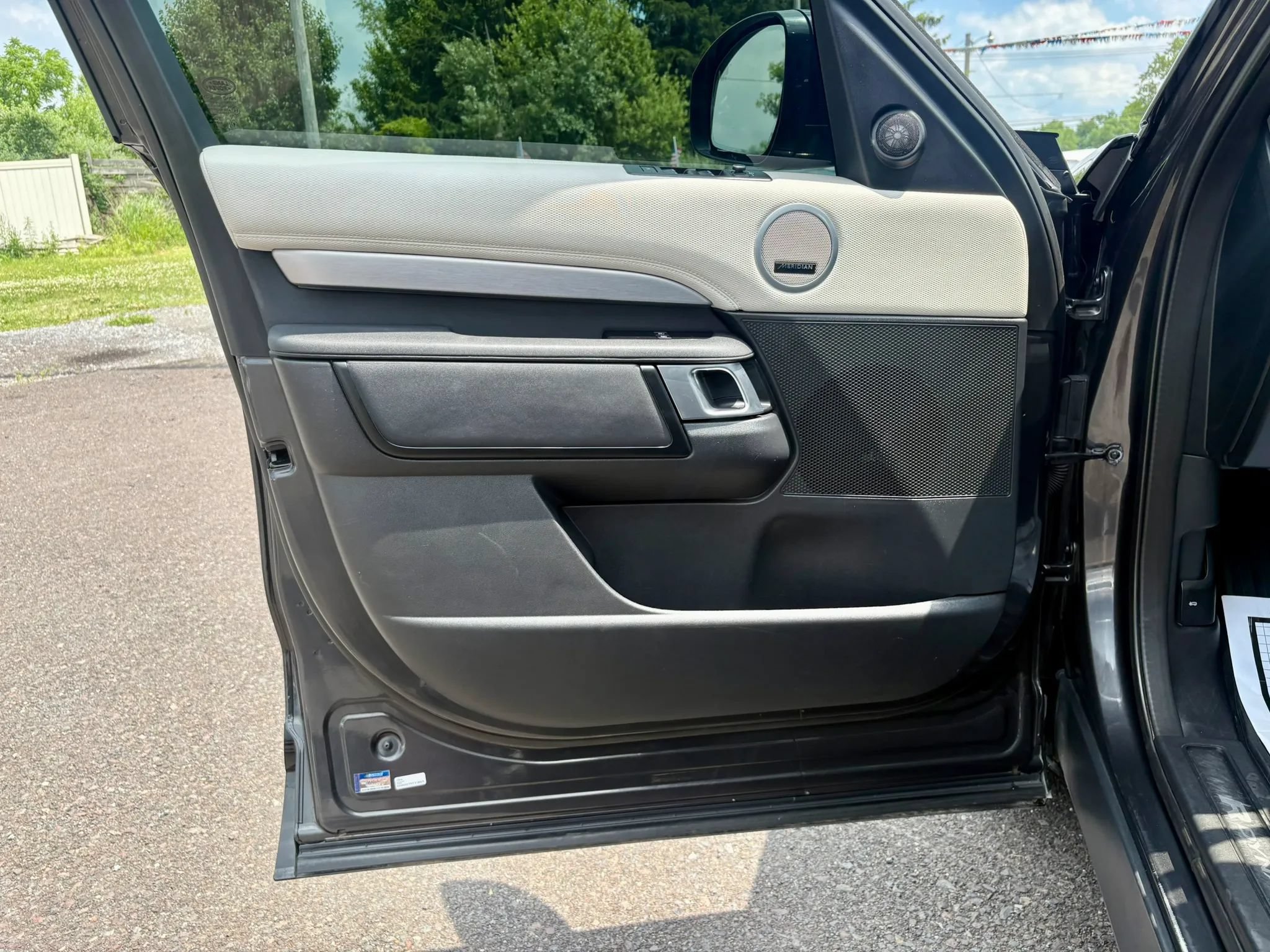 Used 2022 Land Rover Discovery S R-Dynamic AWD/4WD image 11