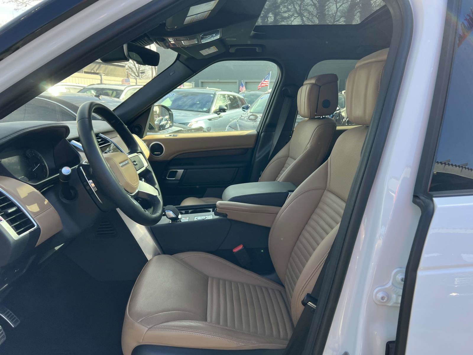 Used 2023 Land Rover Discovery HSE R-Dynamic AWD/4WD image 10