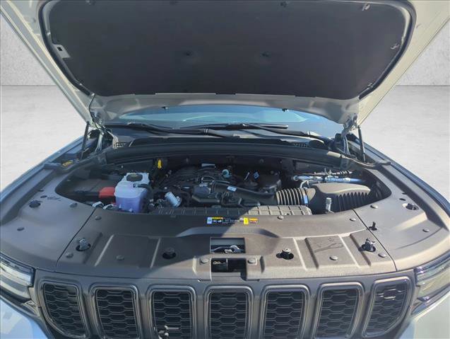 New 2025 Jeep Grand Cherokee Altitude image 15