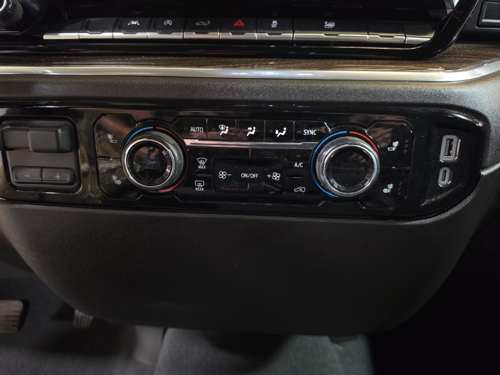 Used 2025 Chevrolet Silverado 1500 LT AWD/4WD image 22