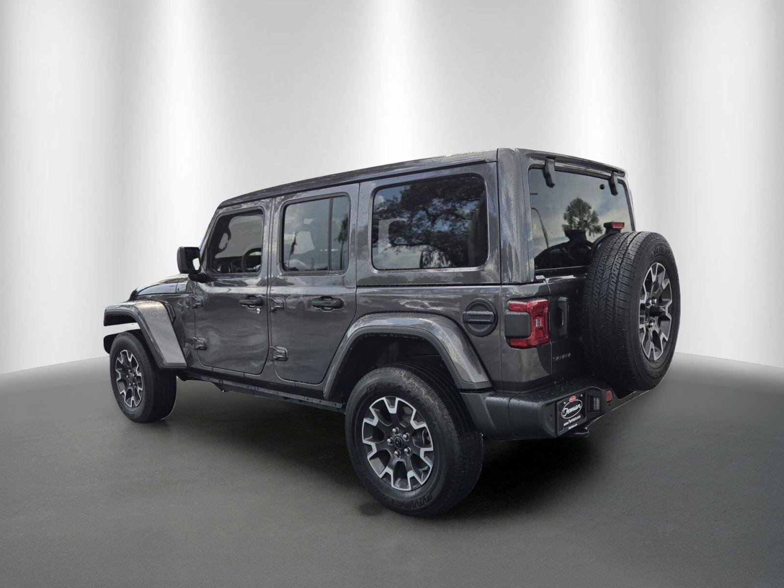 Used 2025 Jeep Wrangler Unlimited Sahara w/ Safety Group AWD/4WD image 5