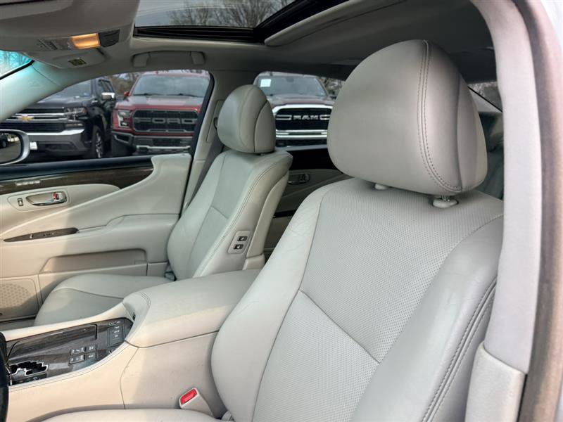 Used 2011 Lexus LS 460 AWD w/ Comfort Plus Pkg image 28