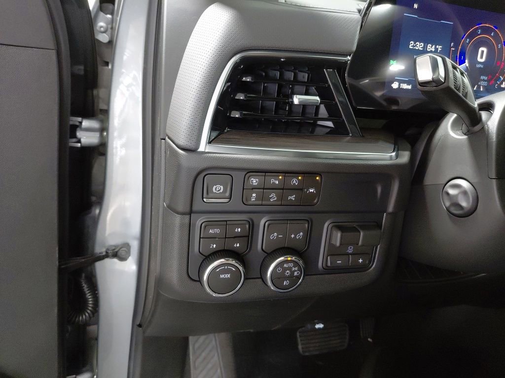 New 2026 Chevrolet Suburban Premier AWD/4WD image 32