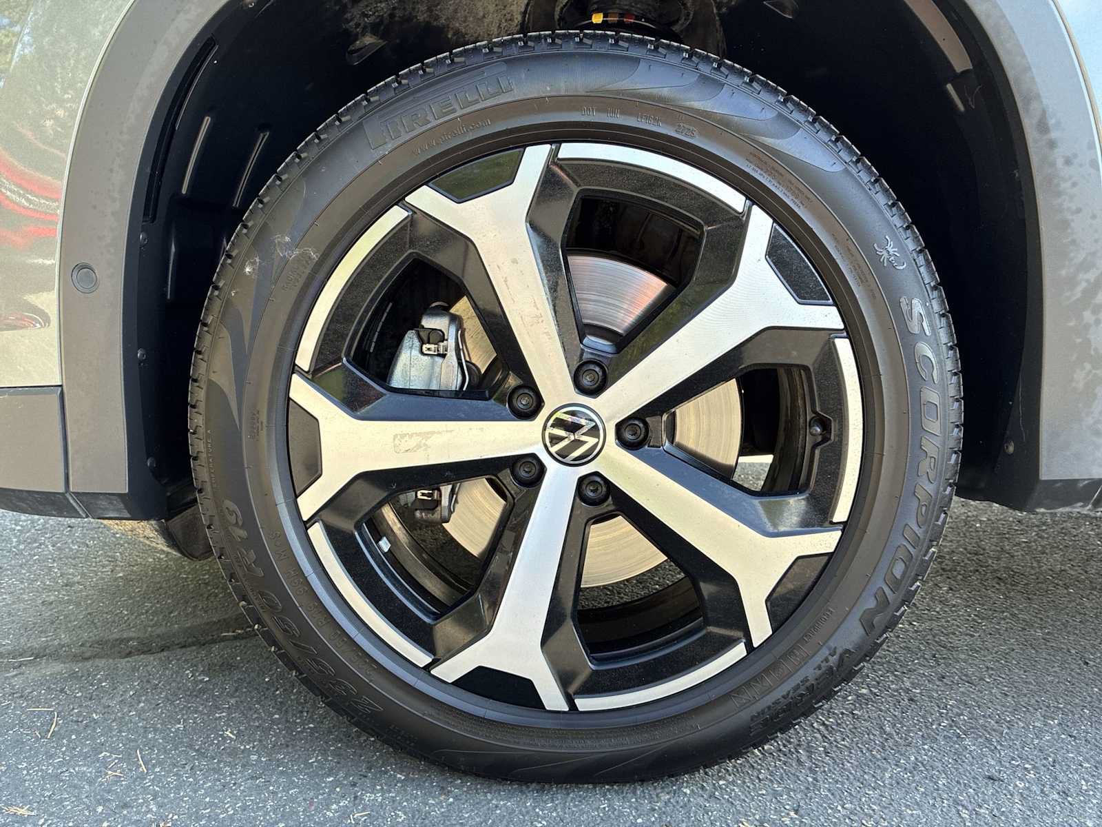 Used 2025 Volkswagen Tiguan SE AWD/4WD image 19