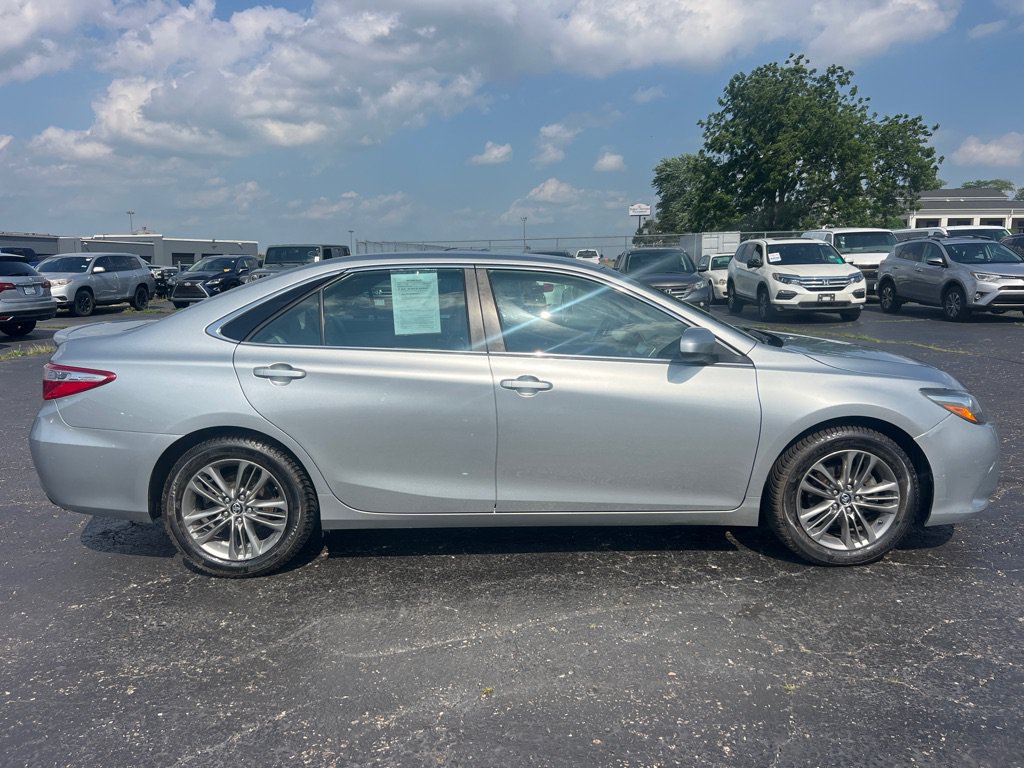 Used 2015 Toyota Camry SE FWD image 8