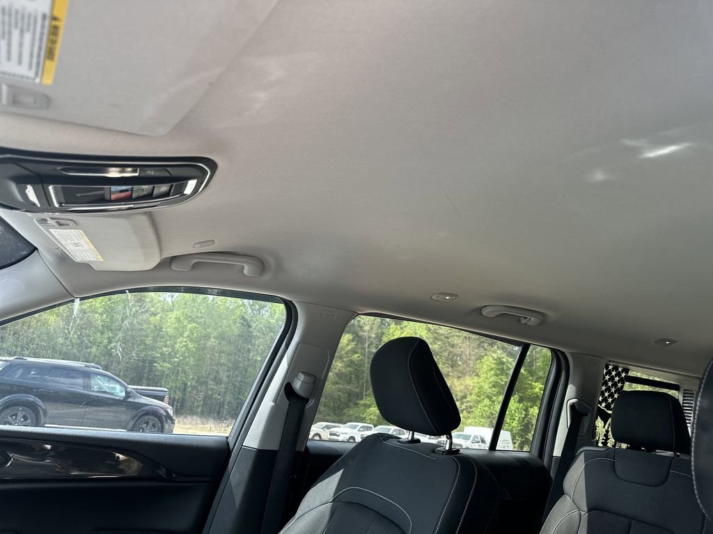 Used 2022 Jeep Grand Cherokee L Laredo w/ Luxury Tech Group I image 34