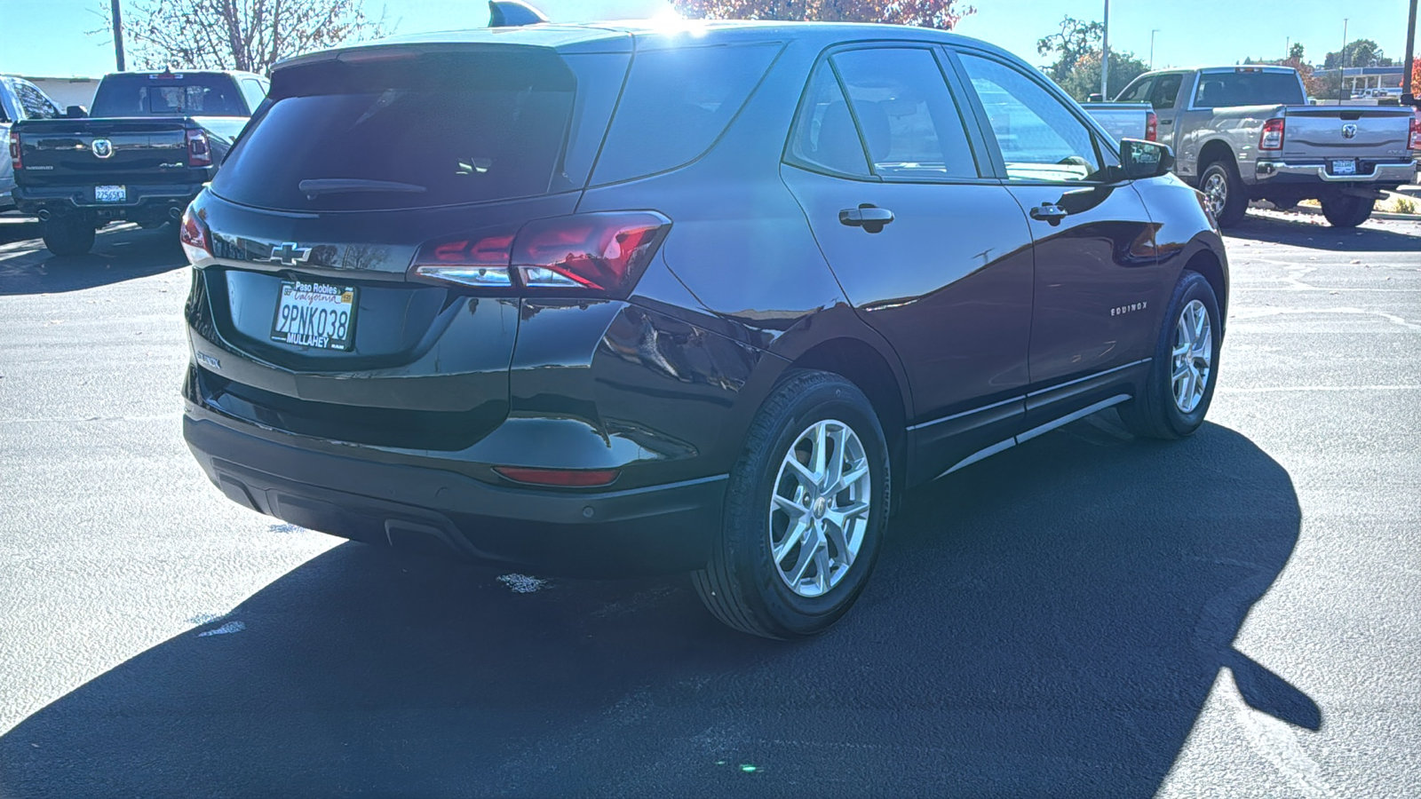 Used 2024 Chevrolet Equinox LS w/ LS Convenience Package image 3