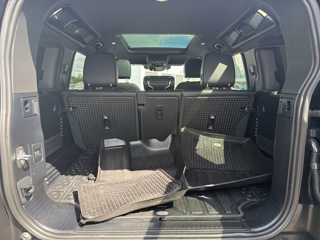 Used 2024 Land Rover Defender 110 X-Dynamic SE AWD/4WD image 5