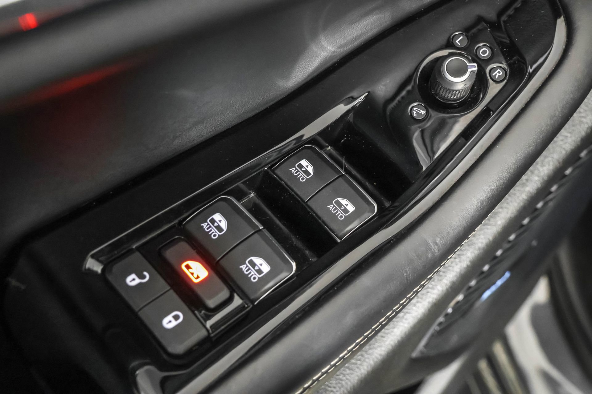 Used 2022 Jeep Grand Cherokee Overland w/ Luxury Tech Group IV image 37