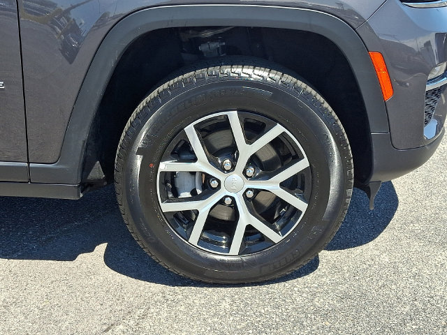 Used 2025 Jeep Grand Cherokee Limited AWD/4WD image 8