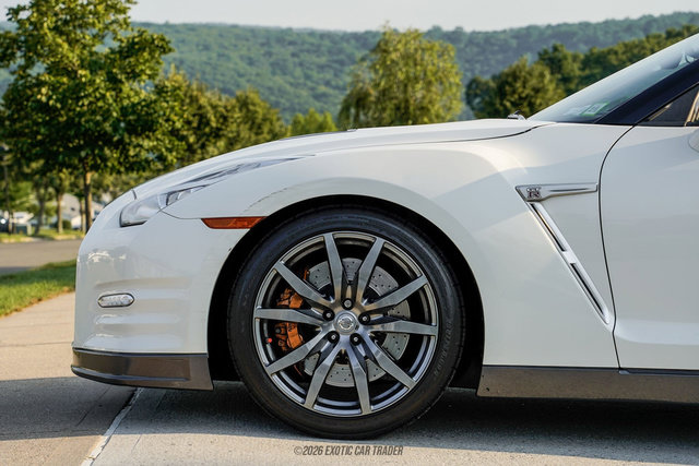 Used 2016 Nissan GT-R Premium AWD/4WD image 4