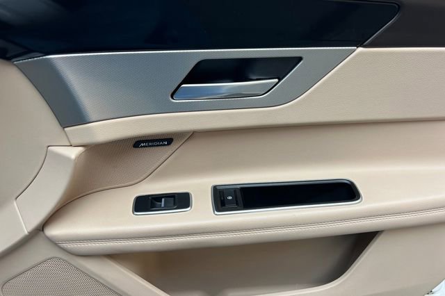 Used 2020 Jaguar XF Prestige image 19