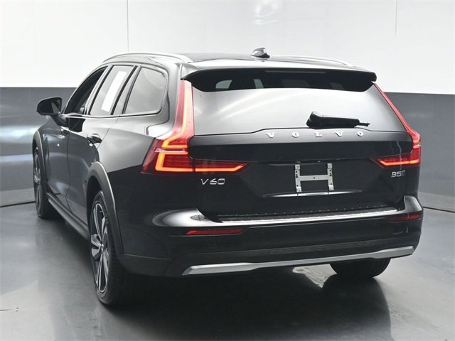 Used 2024 Volvo V60 B5 Cross Country Plus image 6