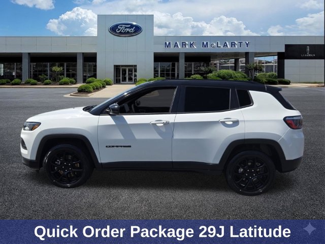 Used 2024 Jeep Compass Latitude w/ Altitude Special Edition AWD/4WD image 2