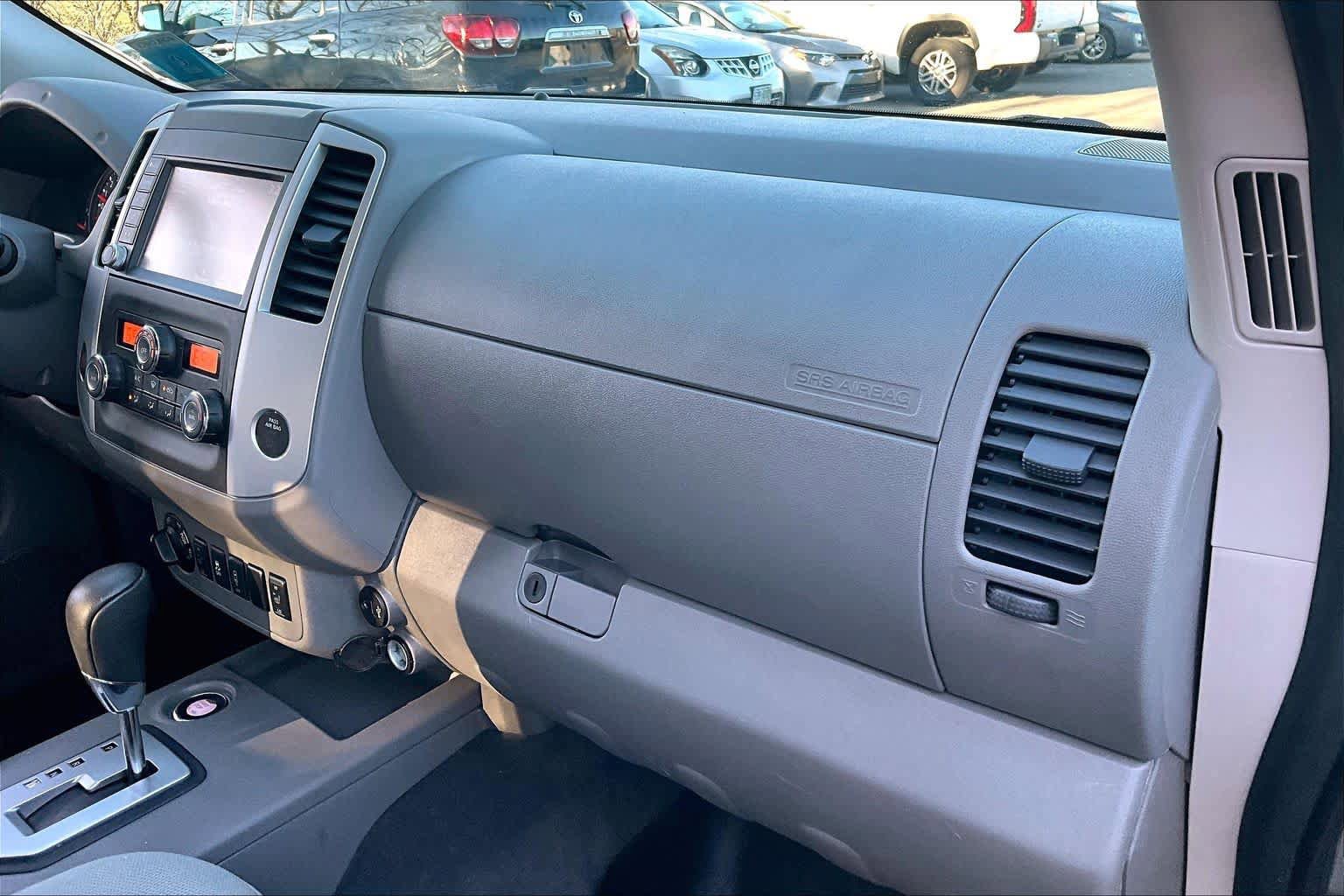 Used 2021 Nissan Frontier SV w/ Midnight Edition Floor Mats AWD/4WD image 17