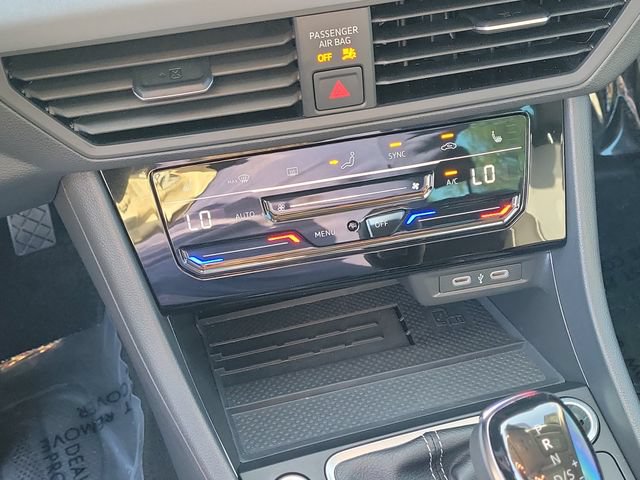 Certified 2026 Volkswagen Jetta SE FWD image 24
