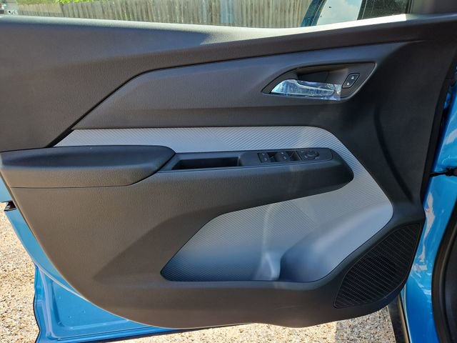New 2027 Chevrolet Bolt LT w/ Comfort Package FWD image 22