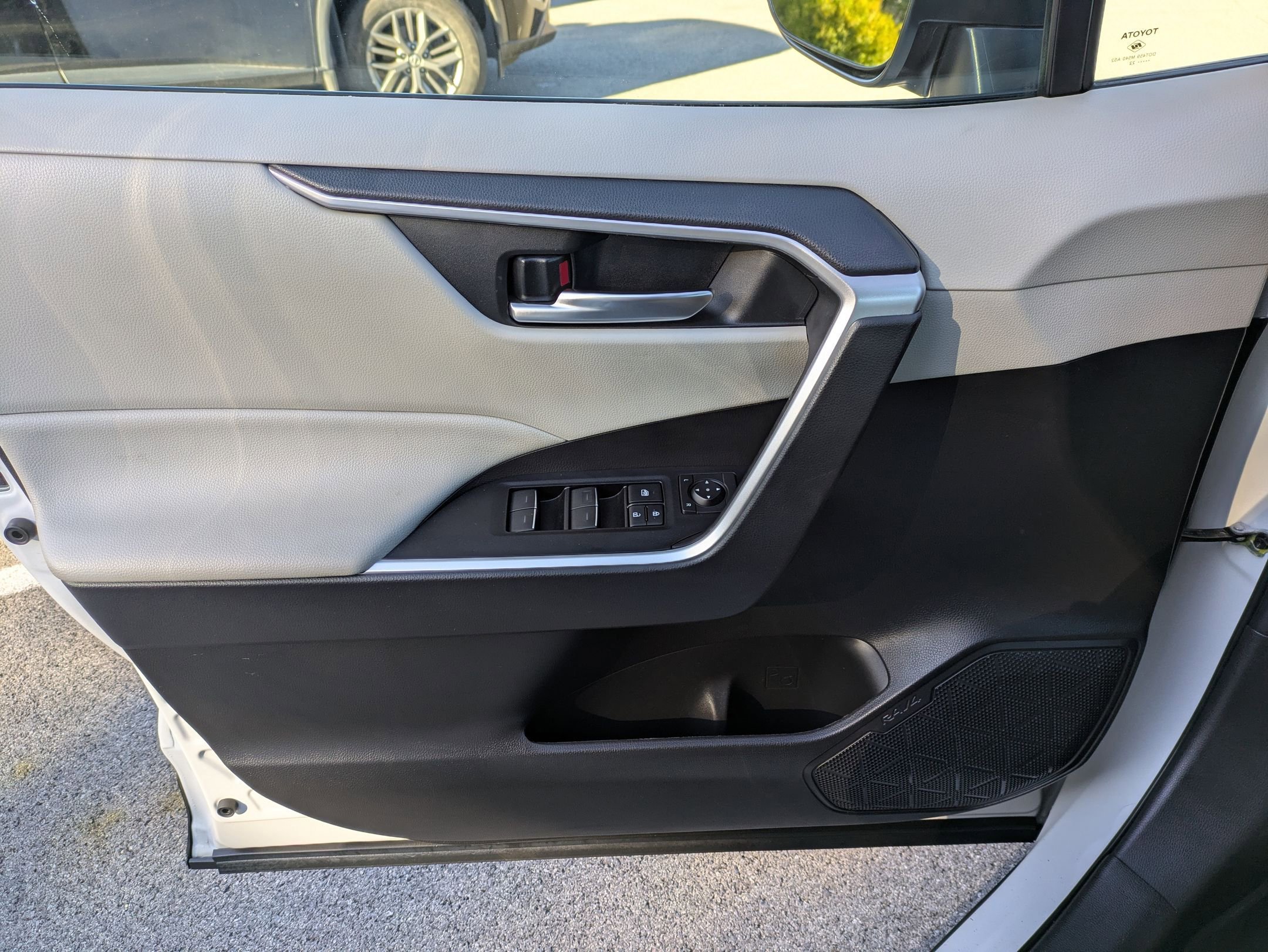 Certified 2022 Toyota RAV4 XLE image 6