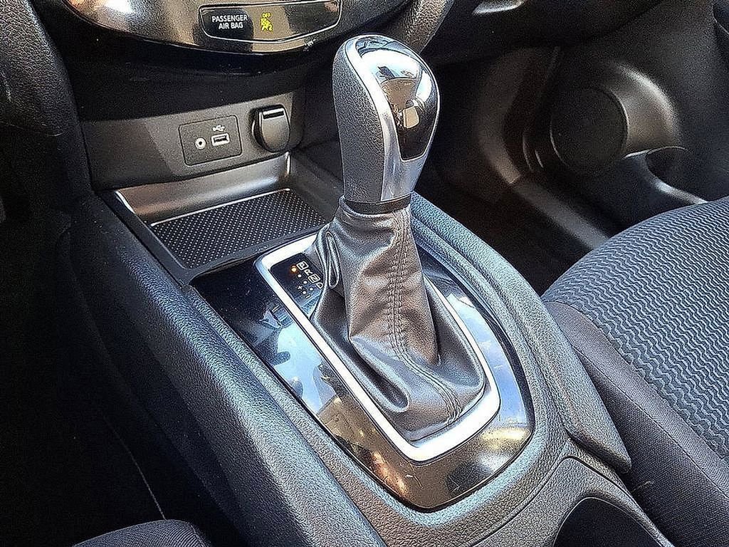 Used 2022 Nissan Rogue Sport S image 9