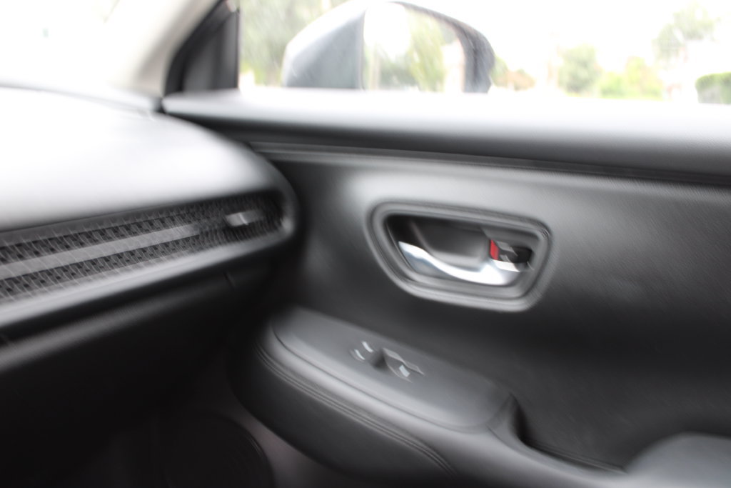 Used 2025 Honda HR-V LX image 18