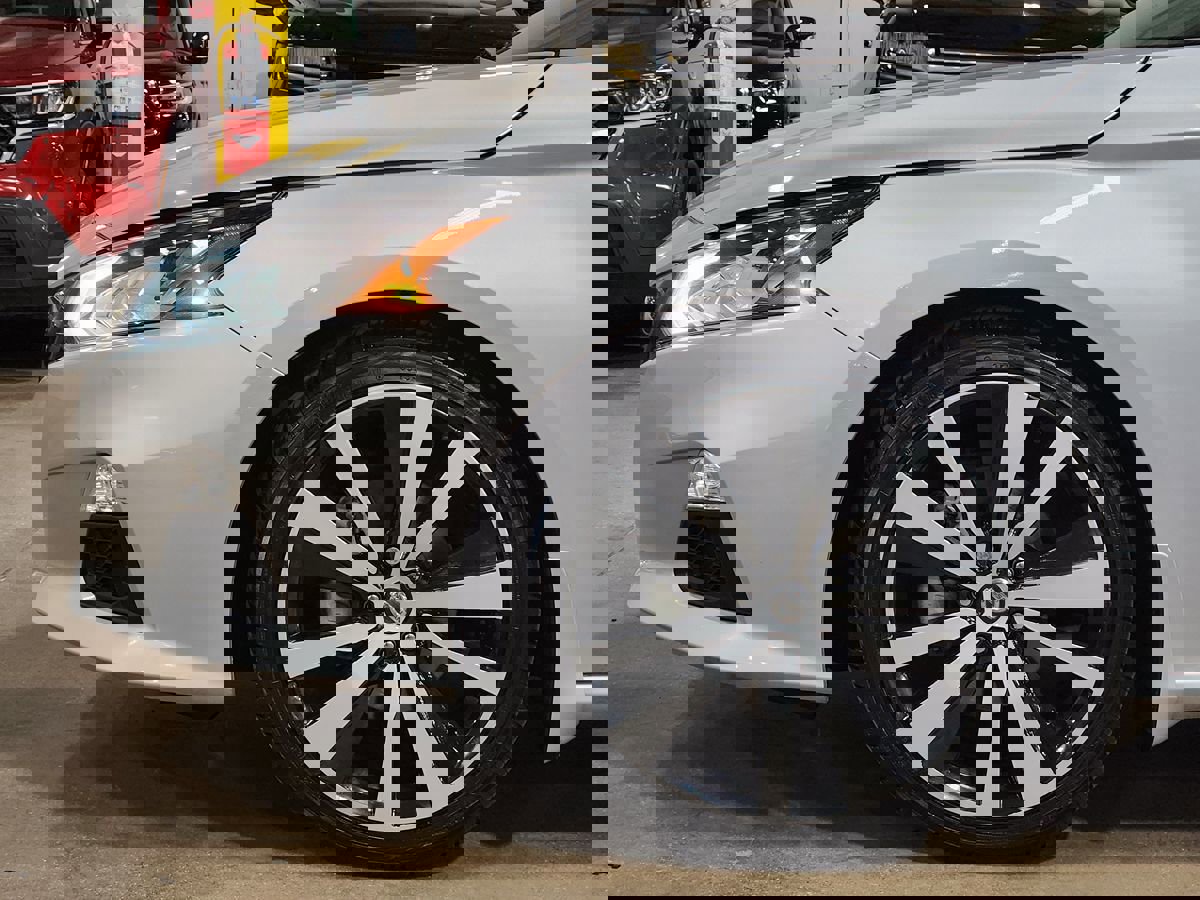 Used 2020 Nissan Altima 2.5 SR w/ Premium Package image 5