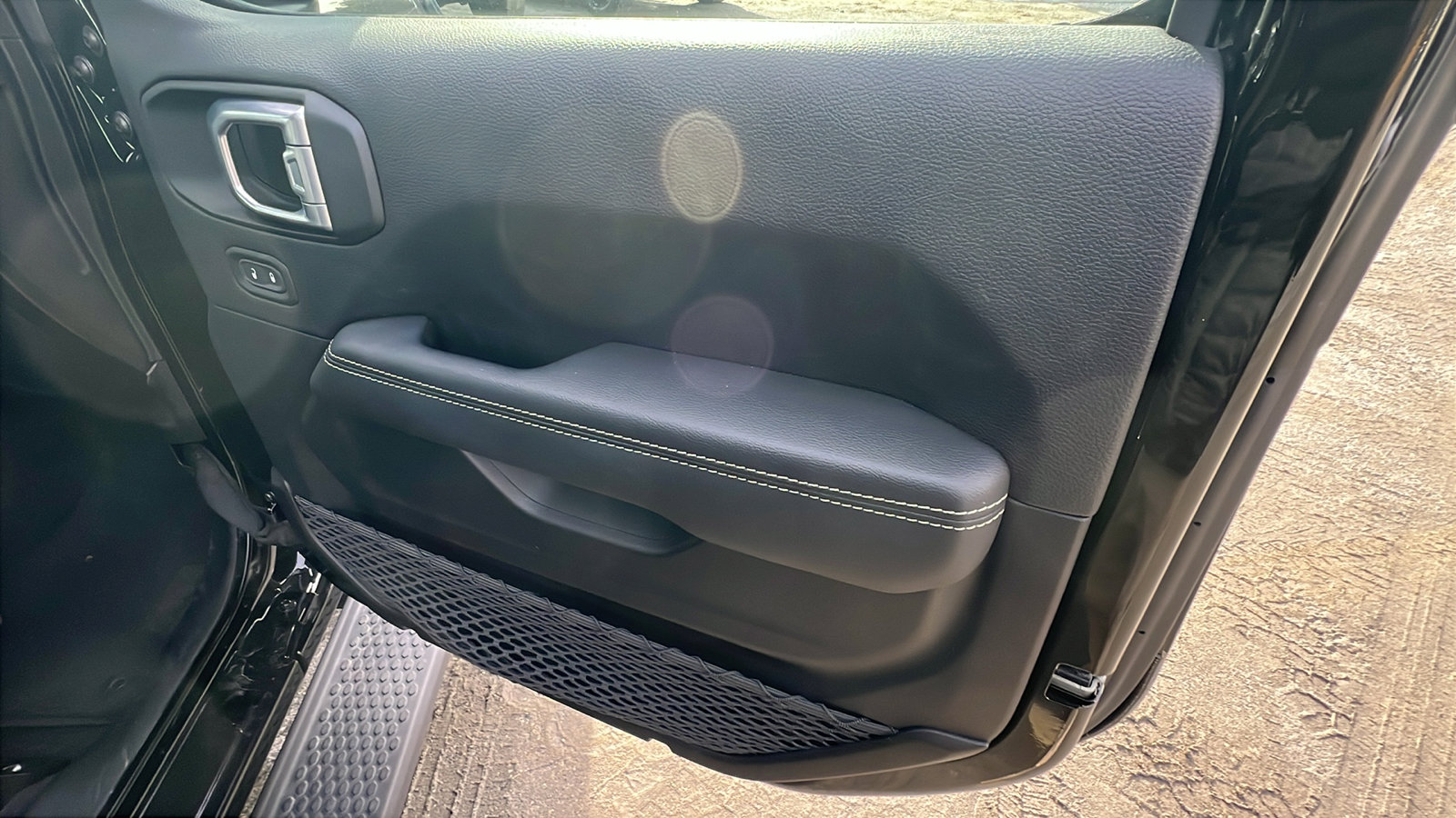 Used 2023 Jeep Wrangler Sahara w/ Cold Weather Group image 18