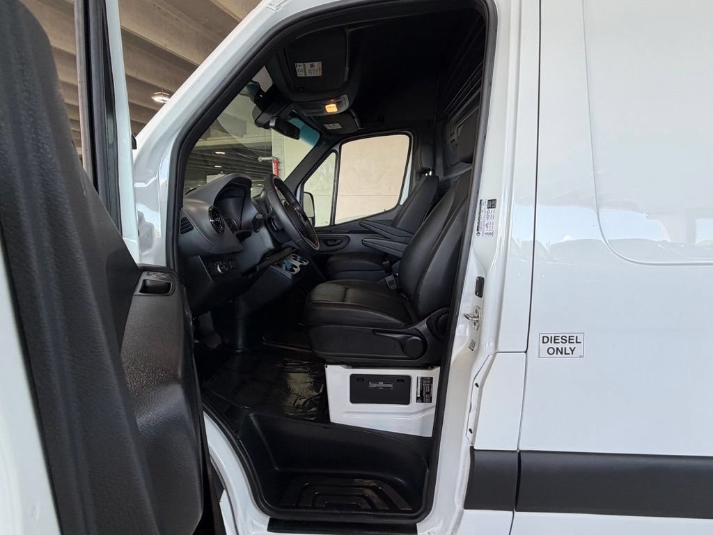 Used 2025 Mercedes-Benz Sprinter 2500 image 13