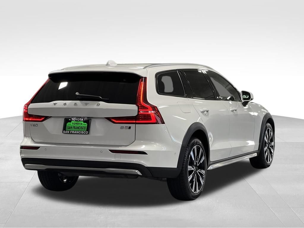Used 2026 Volvo V60 B5 Cross Country Ultra w/ Climate Package AWD/4WD image 5
