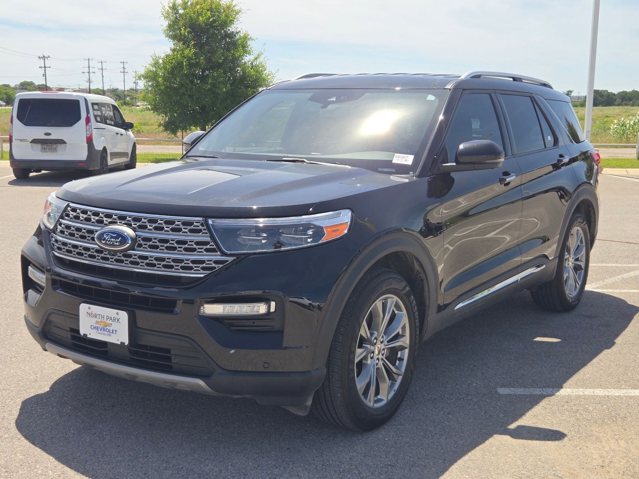 Used 2022 Ford Explorer Limited w/ Equipment Group 301A AWD/4WD image 7