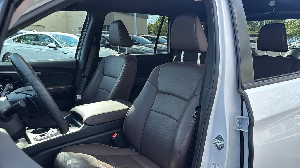 Certified 2025 Honda Passport EX-L image 10