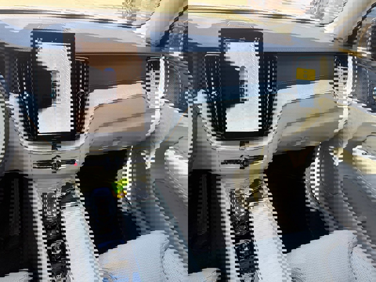 New 2026 Volvo XC60 B5 Ultra w/ Protection Package Premier image 12