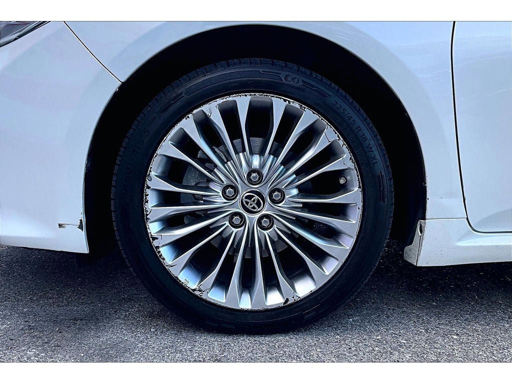 Used 2016 Toyota Avalon Limited w/ Toyota Safety Sense Package FWD image 9