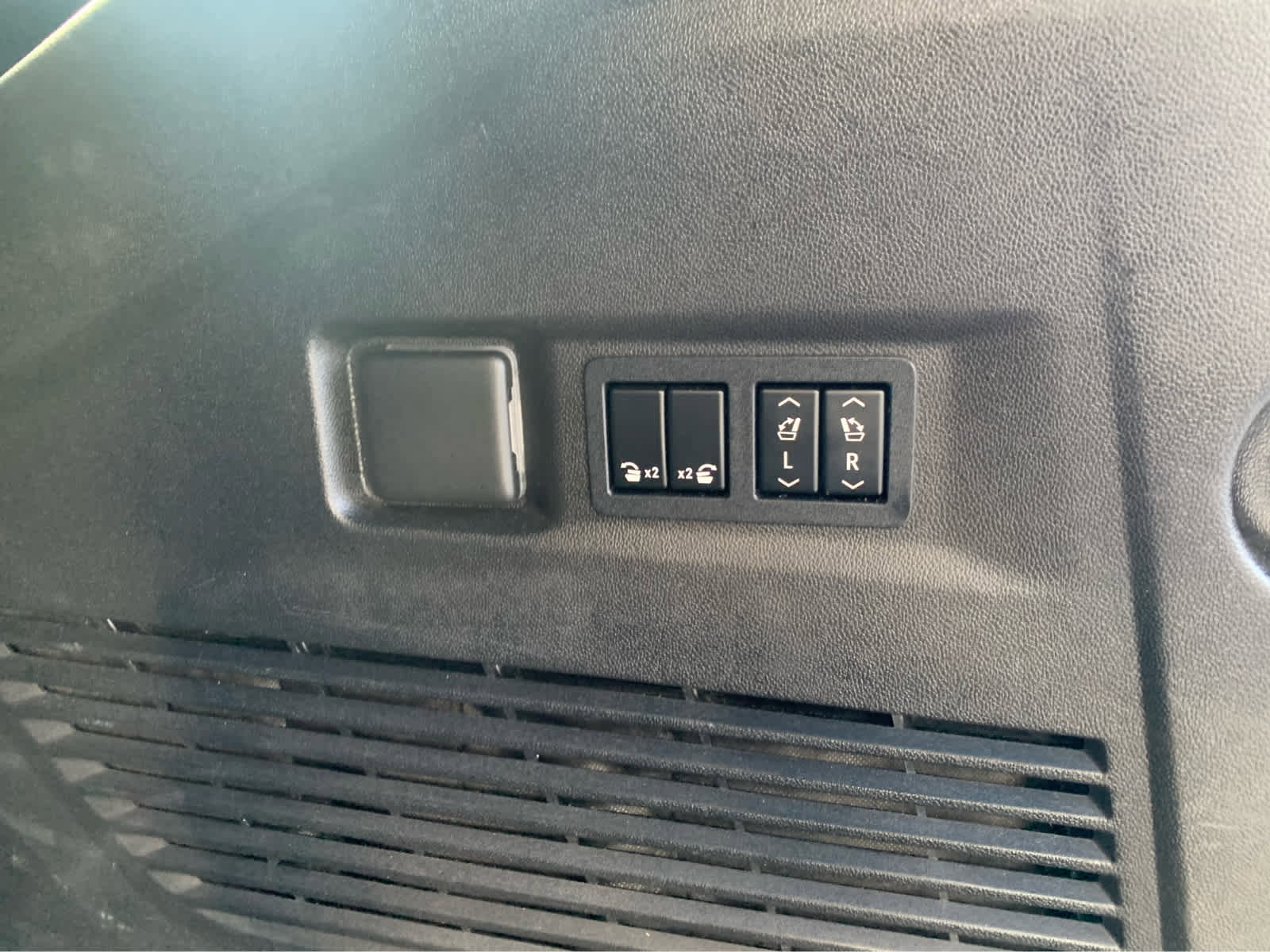 Used 2021 Chevrolet Tahoe Z71 w/ Z71 Signature Package image 6