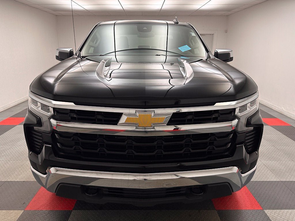Used 2023 Chevrolet Silverado 1500 LT AWD/4WD image 2