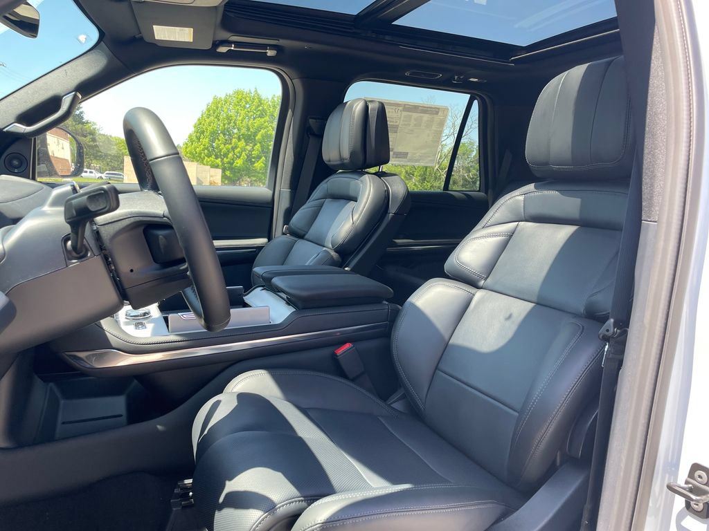New 2026 Lincoln Navigator Reserve w/ Jet Appearance Package AWD/4WD image 14
