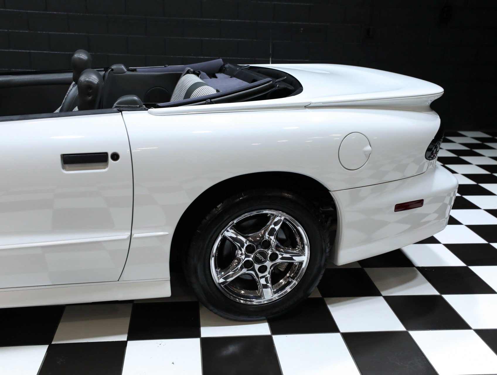 Used 1997 Pontiac Firebird Trans Am RWD image 37