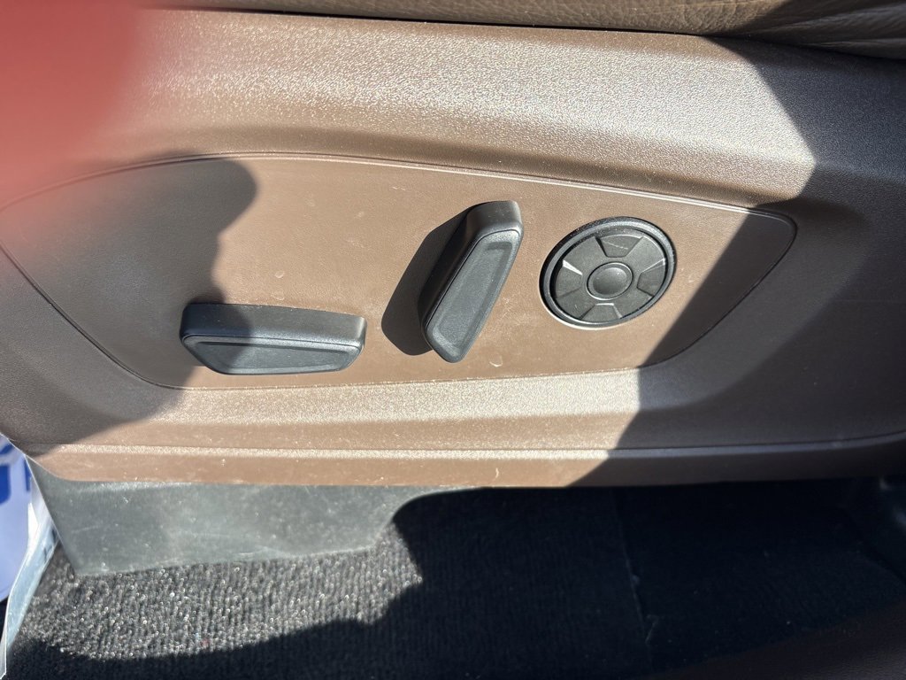 Used 2021 Ford Explorer King Ranch w/ Premium Technology Package image 22