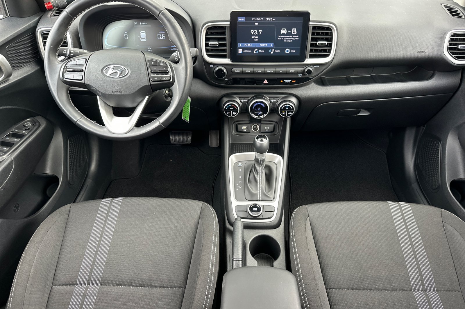 Used 2023 Hyundai Venue SEL FWD image 13