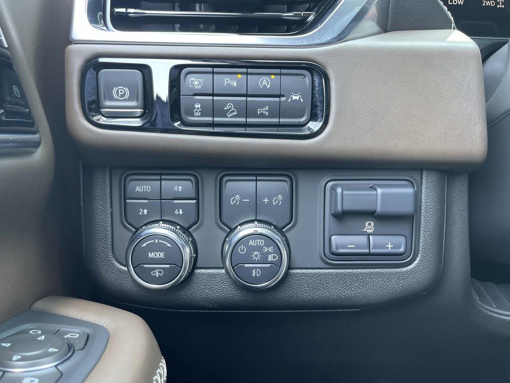 Used 2025 GMC Yukon Denali Ultimate AWD/4WD image 18